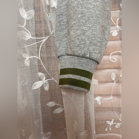 Urban Outfitters Cropped Hoodie - Winning Everyday - Picture 3 of 8